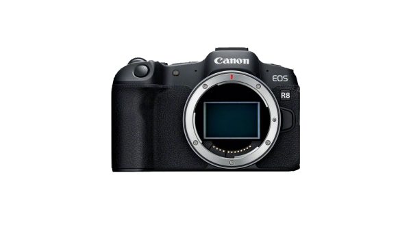 Canon EOS R8 con sensore full frame da 24.2 megapixel - fotocamera digitale